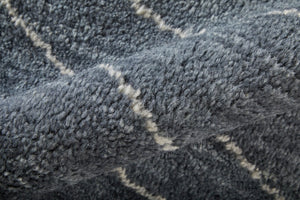 Homeroots 8' X 10' Gray And Ivory Abstract Hand Knotted Distressed Area Rug - Stain Resistant, Unique Style! Gray,Ivory Wool Blend 617264