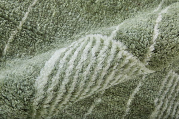 Homeroots 8' X 10' Hand Knotted Green And Ivory Abstract Area Rug - Unique, Stain Resistant, Bohemian Charm! Green,Ivory Wool Blend 617265