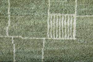 Homeroots 8' X 10' Hand Knotted Green And Ivory Abstract Area Rug - Unique, Stain Resistant, Bohemian Charm! Green,Ivory Wool Blend 617265