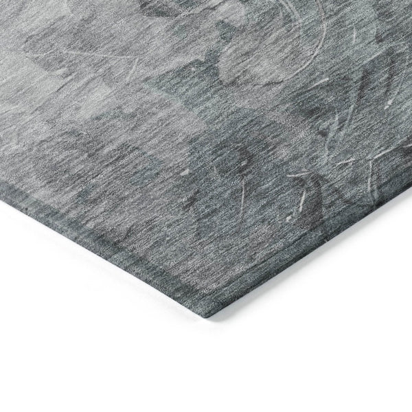 HomeRoots 5' Versatile Taupe Brown & Silver Abstract Washable Area Rug for Indoor/Outdoor Spaces 8' Round 617373