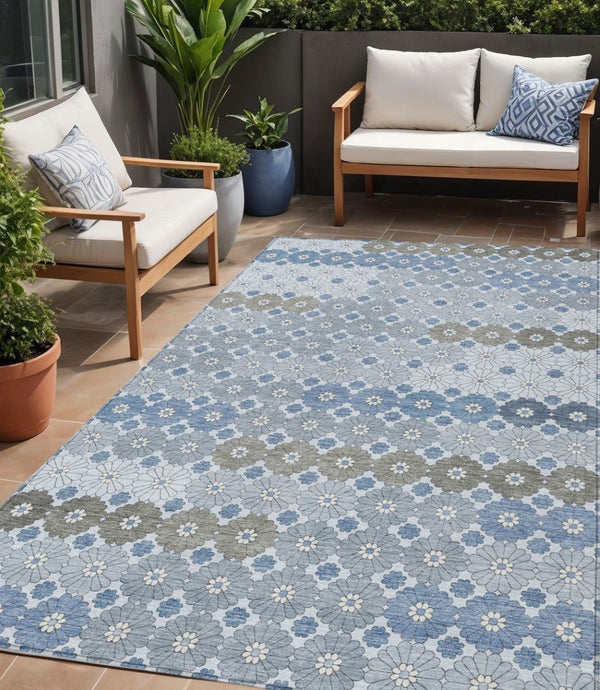 HomeRoots 5' Denim Blue Gray Floral Indoor Outdoor Area Rug - Stylish, Durable, Washable for High-Traffic Spaces 5' X 8' 617495