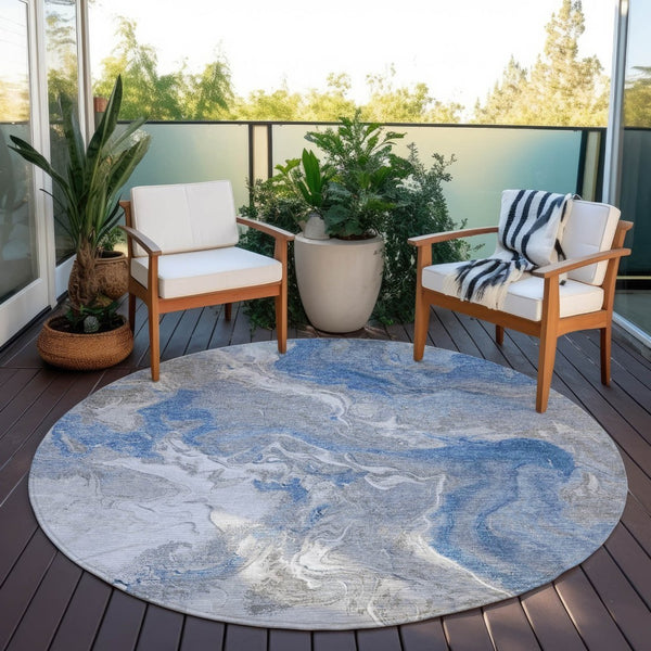 HomeRoots 5' Blue and Ivory Abstract Area Rug - Washable, Durable Indoor-Outdoor Design for Modern Spaces 8' Round 617622