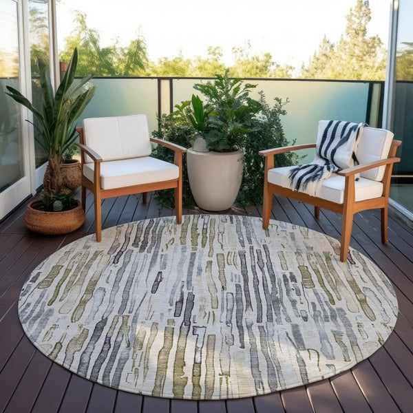 HomeRoots 5' Versatile Beige and Gray Striped Area Rug - Machine Washable, Durable for Indoor and Outdoor Use 8' Round 617688