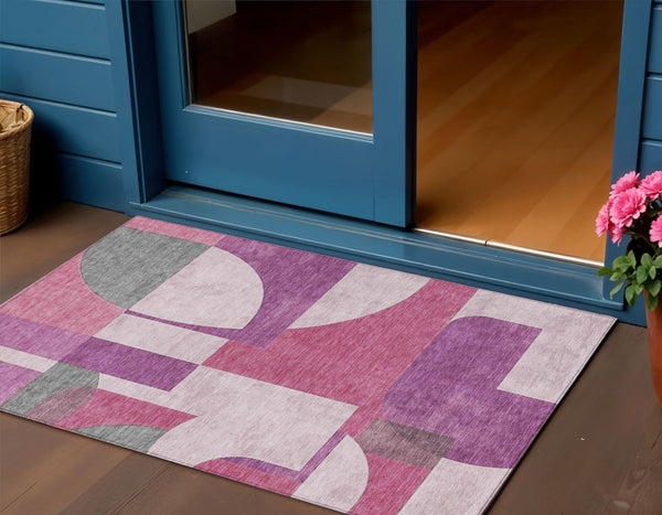 Homeroots 3' Geometric Washable Indoor Outdoor Area Rug - Stylish, Durable & Stain Resistant For Any Space Blush Polyester 617896