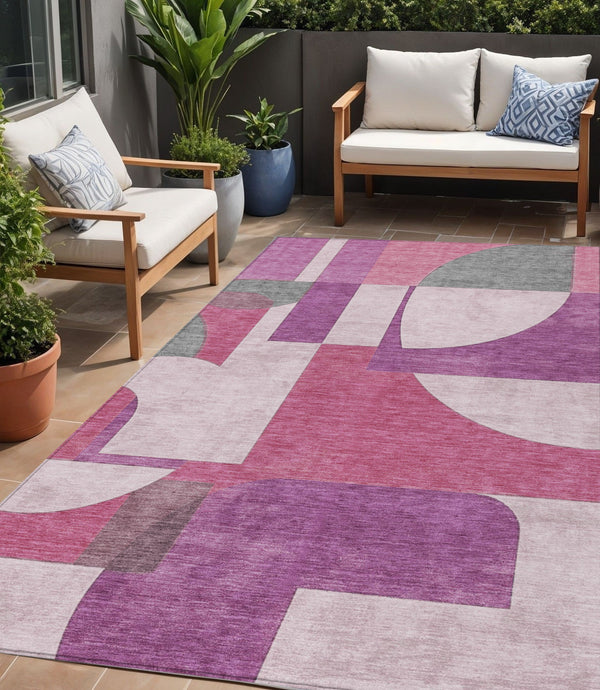 Homeroots 3' Geometric Washable Indoor Outdoor Area Rug - Stylish, Durable & Stain Resistant For Any Space Blush Polyester 617897