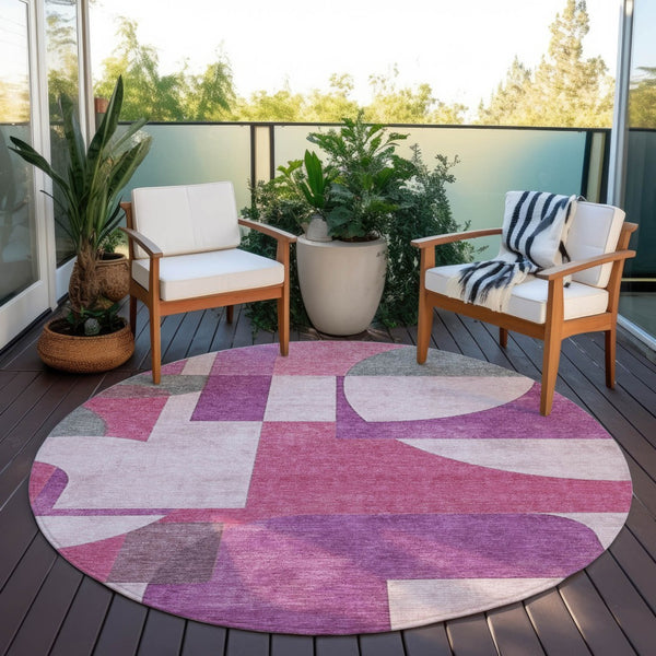Homeroots 3' Geometric Washable Indoor Outdoor Area Rug - Stylish, Durable & Stain Resistant For Any Space Blush Polyester 617898