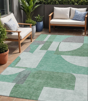 Homeroots 3' Geometric Washable Indoor Outdoor Area Rug - Stylish, Durable & Stain Resistant For Any Space Green Polyester 617909