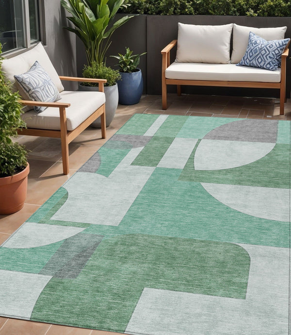 Homeroots 3' Geometric Washable Indoor Outdoor Area Rug - Stylish, Durable & Stain Resistant For Any Space Green Polyester 617909