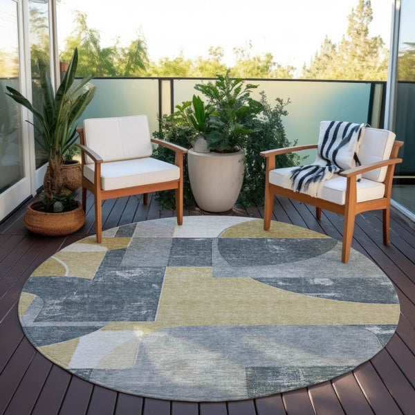 Homeroots 3' Geometric Washable Indoor Outdoor Area Rug - Stylish, Durable & Stain Resistant For Any Space Gray Polyester 617916
