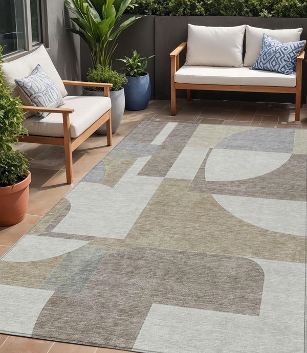Homeroots 3' Geometric Washable Indoor Outdoor Area Rug - Stylish, Durable & Stain Resistant For Any Space Khaki Polyester 617921