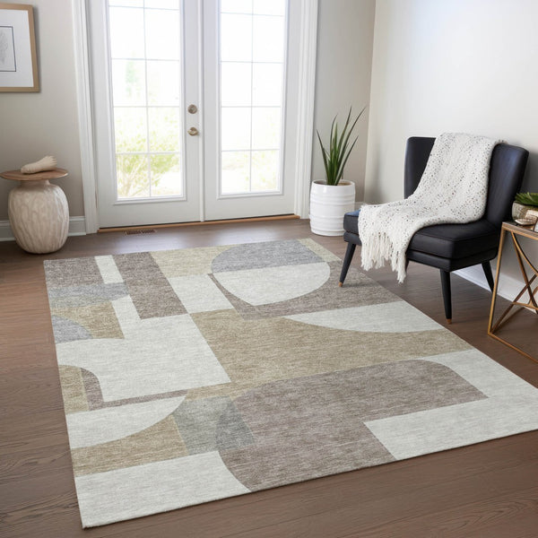Homeroots 3' Geometric Washable Indoor Outdoor Area Rug - Stylish, Durable & Stain Resistant For Any Space Khaki Polyester 617924