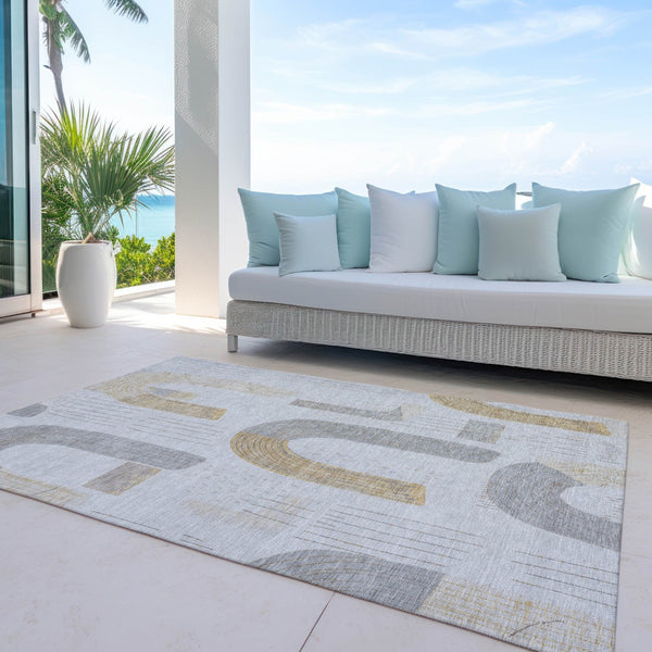 Homeroots 3' Stylish Geometric Washable Area Rug For Indoor And Outdoor Use - Durable And Stain Resistant Design Silver Polyester 618122