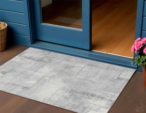 Homeroots 3' Geometric Washable Indoor Outdoor Area Rug – Durable, Stylish, And Perfect For Any Space Gray Polyester 618589