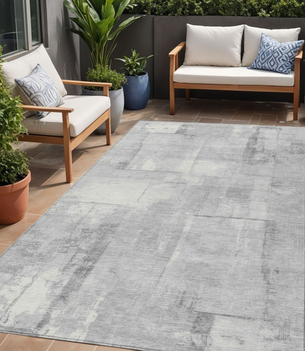 HomeRoots 5' Gray and Silver Geometric Area Rug - Durable, Washable Design for Indoor and Outdoor Spaces 5' X 8' 618590