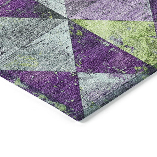 HomeRoots 5' Modern Geometric Purple and Lime Green Washable Area Rug for Indoor and Outdoor Spaces 8' Round 618729