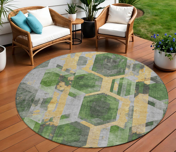 Homeroots 3' X 5' Geometric Washable Indoor Outdoor Area Rug - Stylish, Durable, And Easy To Maintain For Any Space Green Polyester 618747