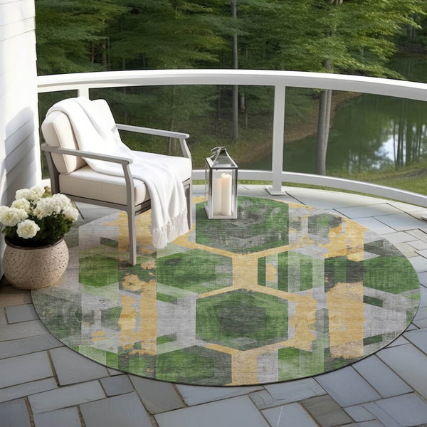 Homeroots 3' X 5' Geometric Washable Indoor Outdoor Area Rug - Stylish, Durable, And Easy To Maintain For Any Space Green Polyester 618747
