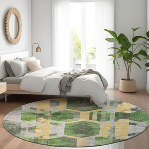 Homeroots 3' X 5' Geometric Washable Indoor Outdoor Area Rug - Stylish, Durable, And Easy To Maintain For Any Space Green Polyester 618747