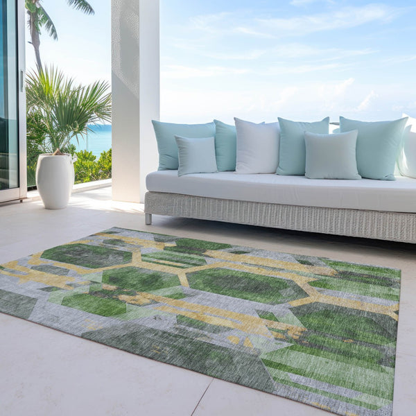 Homeroots 3' X 5' Geometric Washable Indoor Outdoor Area Rug - Stylish, Durable, And Easy To Maintain For Any Space Green Polyester 618748