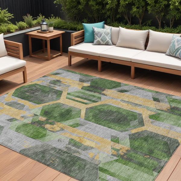 Homeroots 3' X 5' Geometric Washable Indoor Outdoor Area Rug - Stylish, Durable, And Easy To Maintain For Any Space Green Polyester 618750