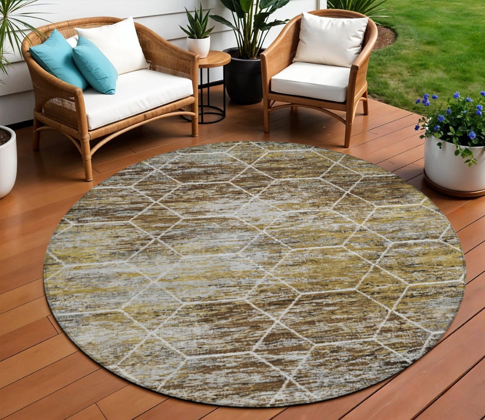 HomeRoots 8' Round Indoor Outdoor Area Rug in Brown, Gold & Ivory - Stylish, Washable, Geometric Design 618861