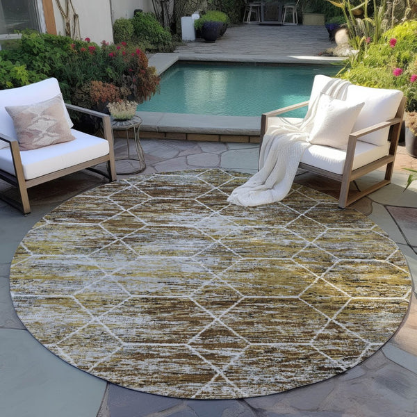 HomeRoots 8' Round Indoor Outdoor Area Rug in Brown, Gold & Ivory - Stylish, Washable, Geometric Design 618861