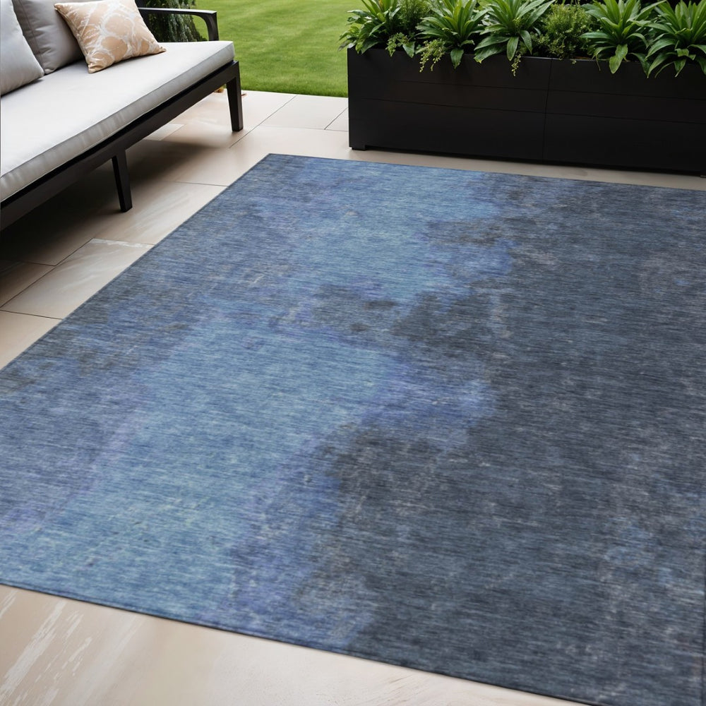 HomeRoots 5' Navy Blue & Gray Abstract Washable Area Rug – Stylish Indoor/Outdoor Comfort for High-Traffic Spaces 619530