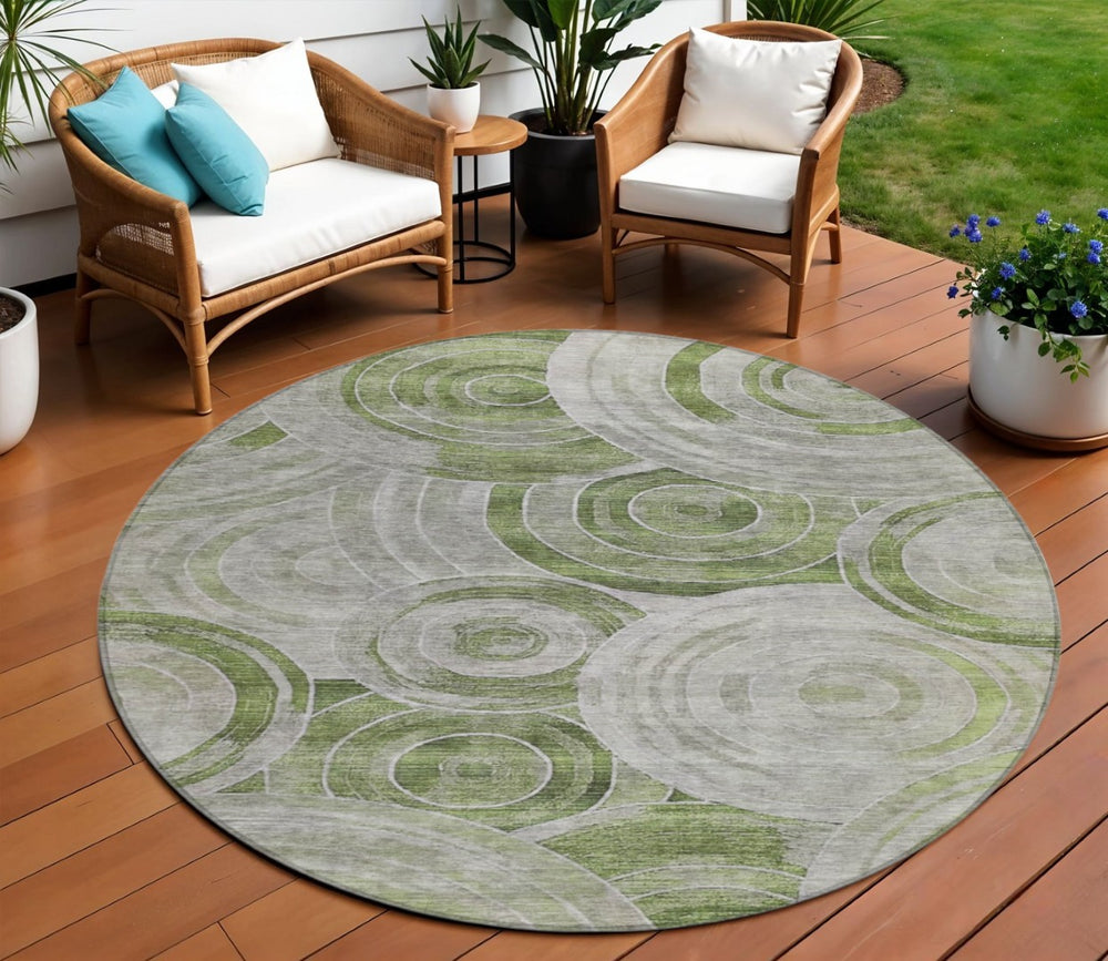 HomeRoots 8' Artichoke Green and Silver Round Geometric Area Rug – Stylish, Washable, Indoor-Outdoor Versatility 619747