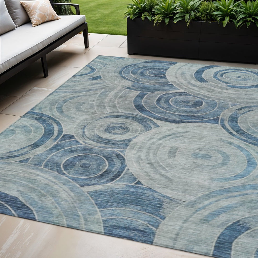 HomeRoots 5' Blue and Silver Geometric Washable Area Rug for Indoor/Outdoor Use - Durable, Stylish, Easy Care! 619758