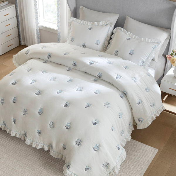 English Elm 3-piece Floral Embroidered Quilt Set Ruffled Trim Romantic Bedding for Full Queen Beds White+Blue B035P463190