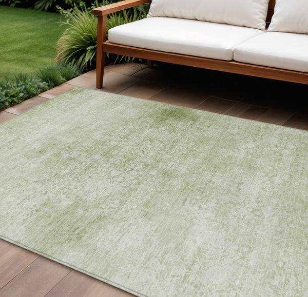 HomeRoots 8' X 10' Sage & Ivory Floral Medallion Rug - Stylish, Washable Indoor/Outdoor Area for Any Space! 620230