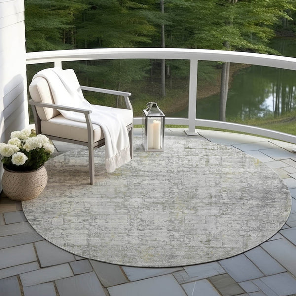 HomeRoots 8' Gray and Ivory Round Abstract Washable Rug - Perfect for Indoor & Outdoor Spaces, Easy Care! 620271