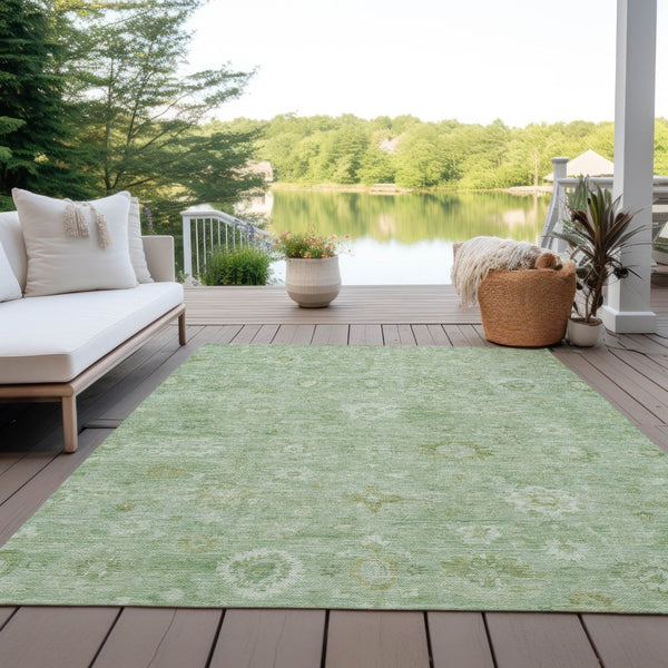 HomeRoots 5' Washable Damask Area Rug in Artichoke Green, Ivory & Mint - Durable for Indoor/Outdoor Spaces 620414