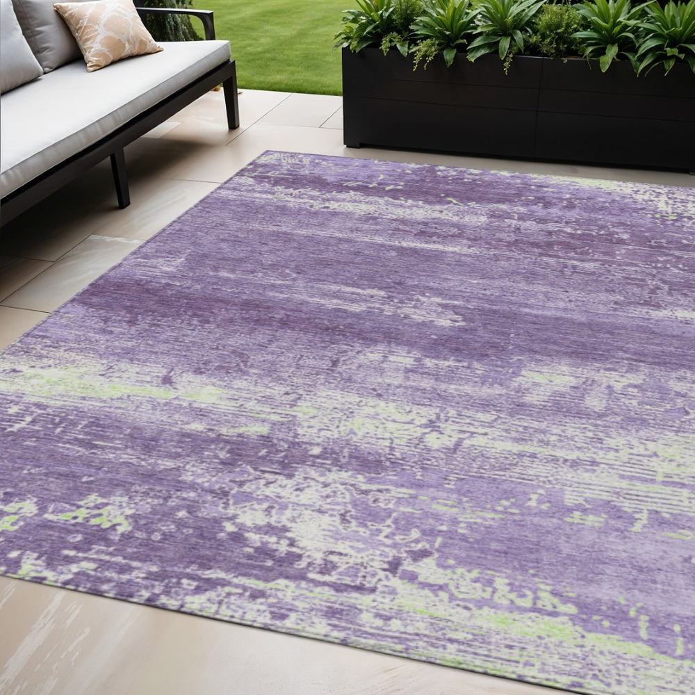 HomeRoots 5' Stylish Purple and Ivory Abstract Area Rug – Washable, Durable, Perfect for Indoor/Outdoor Use! 620726