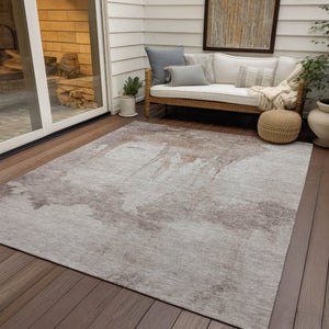 HomeRoots 5' Taupe and Ivory Abstract Area Rug - Washable, Durable Design for Indoor and Outdoor Spaces 621129