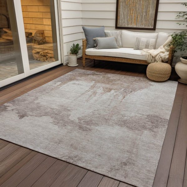 HomeRoots 5' Taupe and Ivory Abstract Area Rug - Washable, Durable Design for Indoor and Outdoor Spaces 621129