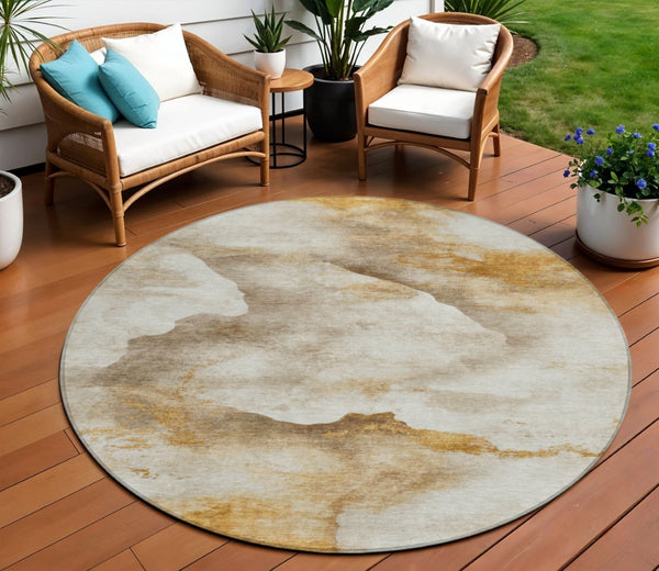 HomeRoots 8' Beige and Gold Round Area Rug - Modern Abstract Design for Indoor/Outdoor Use, Washable & Durable 621160