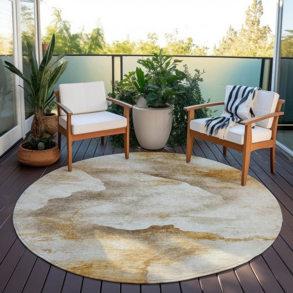 HomeRoots 8' Beige and Gold Round Area Rug - Modern Abstract Design for Indoor/Outdoor Use, Washable & Durable 621160