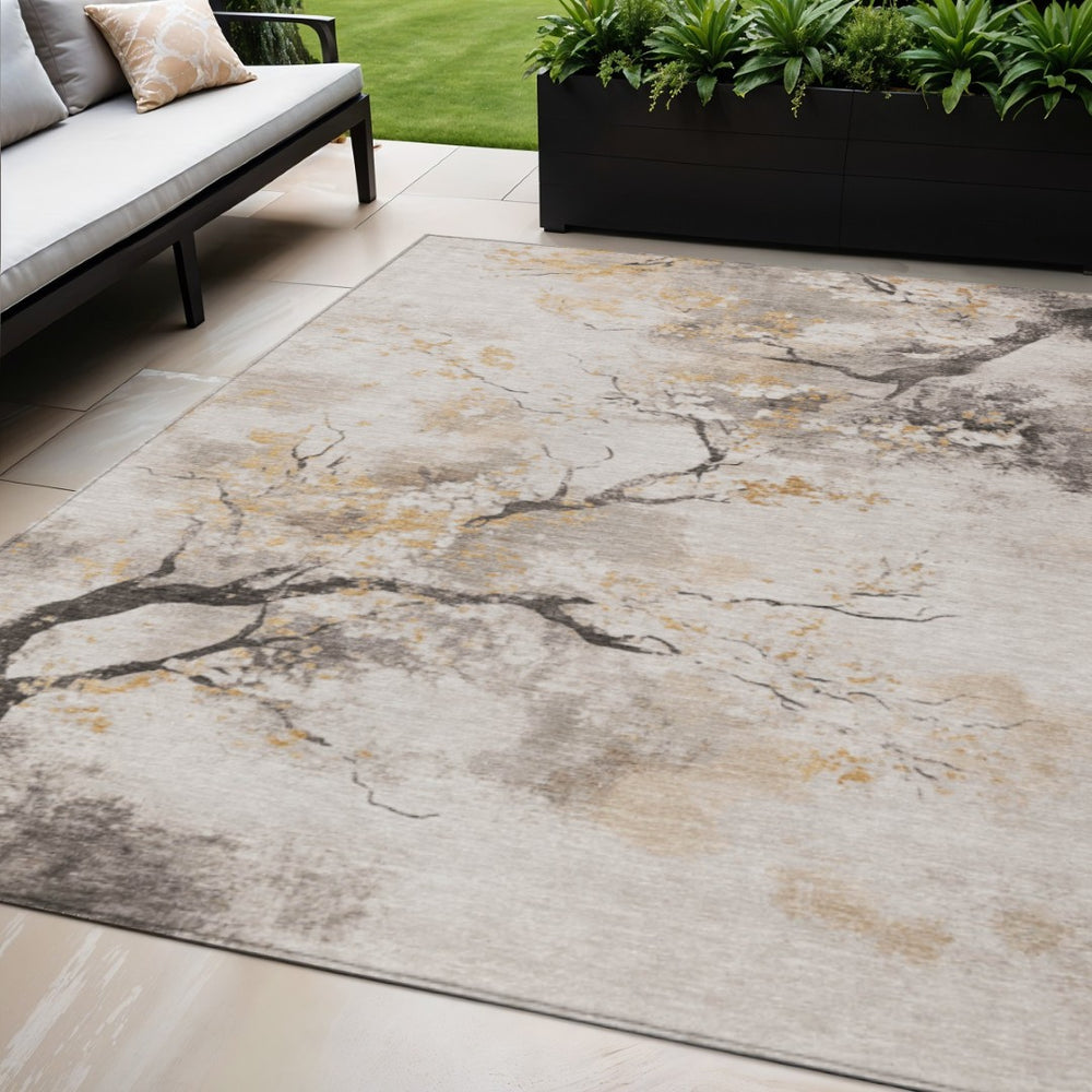 HomeRoots 5' Washable Beige and Charcoal Floral Indoor-Outdoor Area Rug - Durable, Stylish, Easy Care! 621209