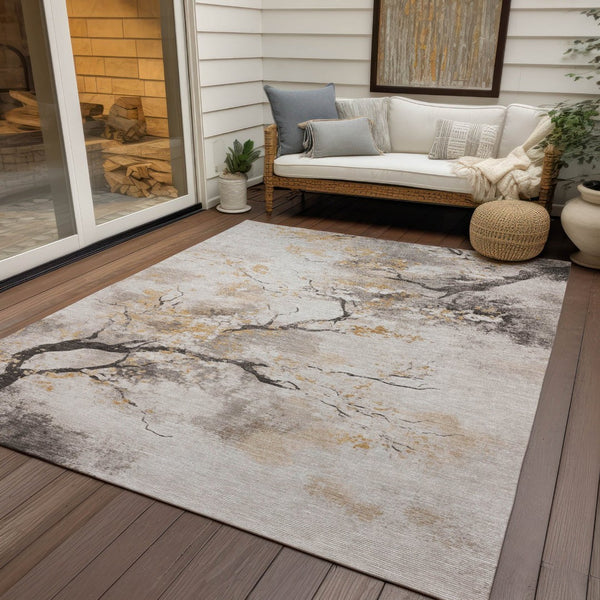 HomeRoots 5' Washable Beige and Charcoal Floral Indoor-Outdoor Area Rug - Durable, Stylish, Easy Care! 621209