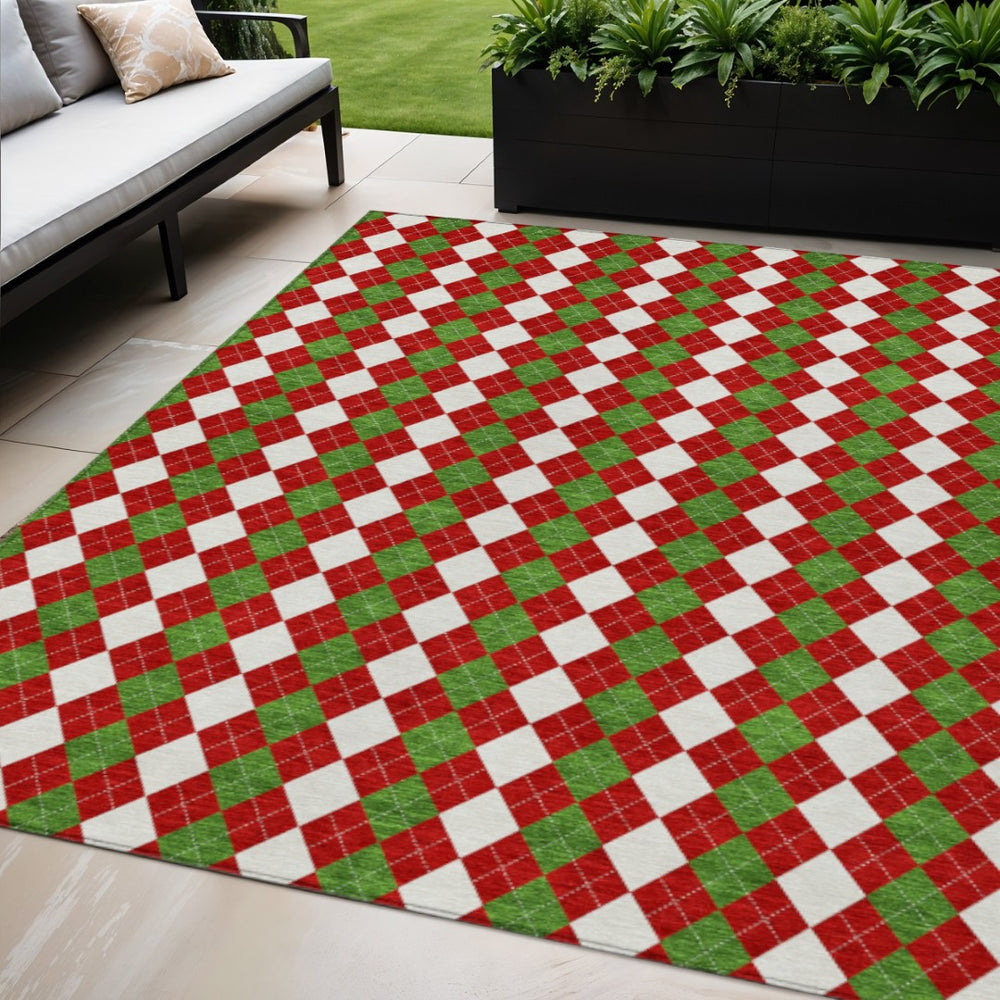 HomeRoots 5' X 8' Argyle Area Rug - Red, White & Green Indoor/Outdoor Design, Stain-Resistant, Machine Washable 621293