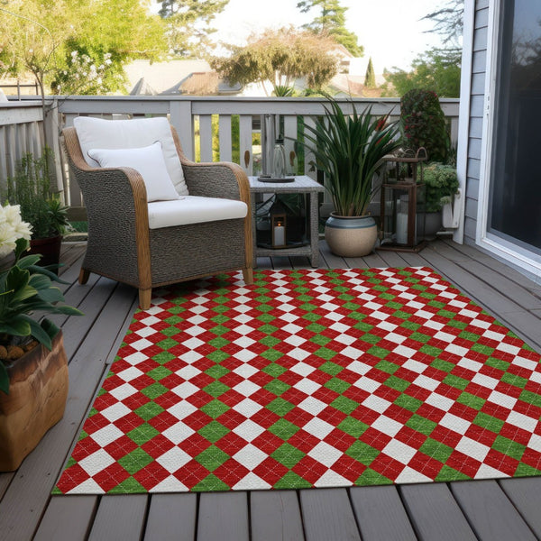 HomeRoots 5' X 8' Argyle Area Rug - Red, White & Green Indoor/Outdoor Design, Stain-Resistant, Machine Washable 621293