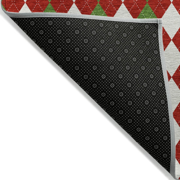 HomeRoots 8' Round Argyle Area Rug in Red, White & Green – Durable, Washable, Perfect for Indoor/Outdoor Spaces! 621294