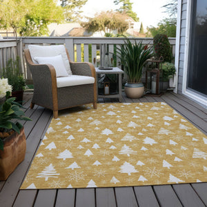 HomeRoots 5' X 8' Gold and Ivory Snowflake Area Rug - Stylish, Washable, Durable for Indoor & Outdoor Spaces! 621383