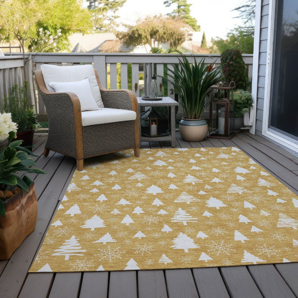 HomeRoots 5' X 8' Gold and Ivory Snowflake Area Rug - Stylish, Washable, Durable for Indoor & Outdoor Spaces! 621383