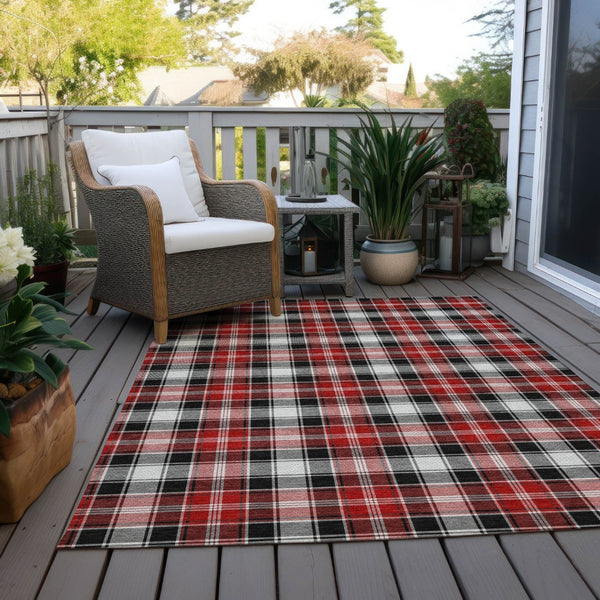 HomeRoots 5' X 8' Plaid Washable Area Rug in Black, Red, and White – Durable Indoor/Outdoor Style for Every Space 621425