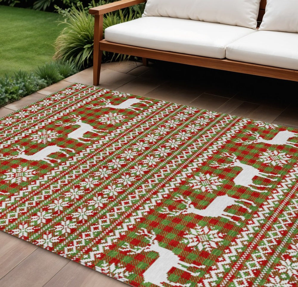 HomeRoots 9' Indoor Outdoor Area Rug in Fern Green, Red & Ivory - Durable, Washable Deer Design for All Spaces 621518
