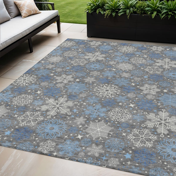 HomeRoots 5' Snowflake Washable Area Rug in Gray, Blue & Ivory - Indoor/Outdoor Durable & Stylish Design 621623