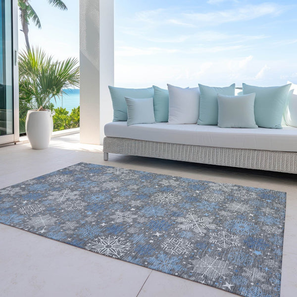 HomeRoots 5' Snowflake Washable Area Rug in Gray, Blue & Ivory - Indoor/Outdoor Durable & Stylish Design 621623