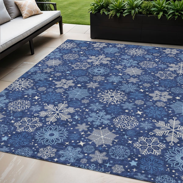 HomeRoots 5' Stylish Navy Blue Snowflake Area Rug - Washable Indoor/Outdoor Mat for High-Traffic Spaces 621635